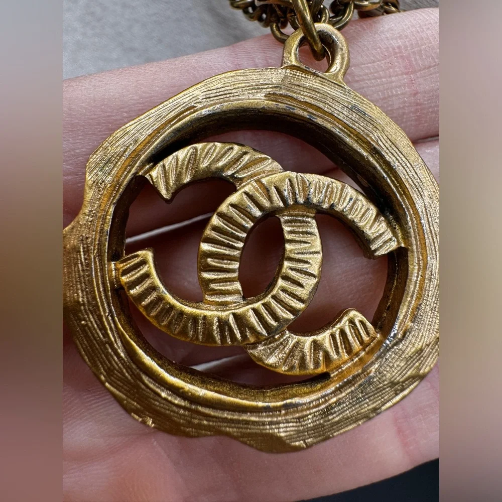 LOT 1544 24K gold plated CHANEL vintage necklace